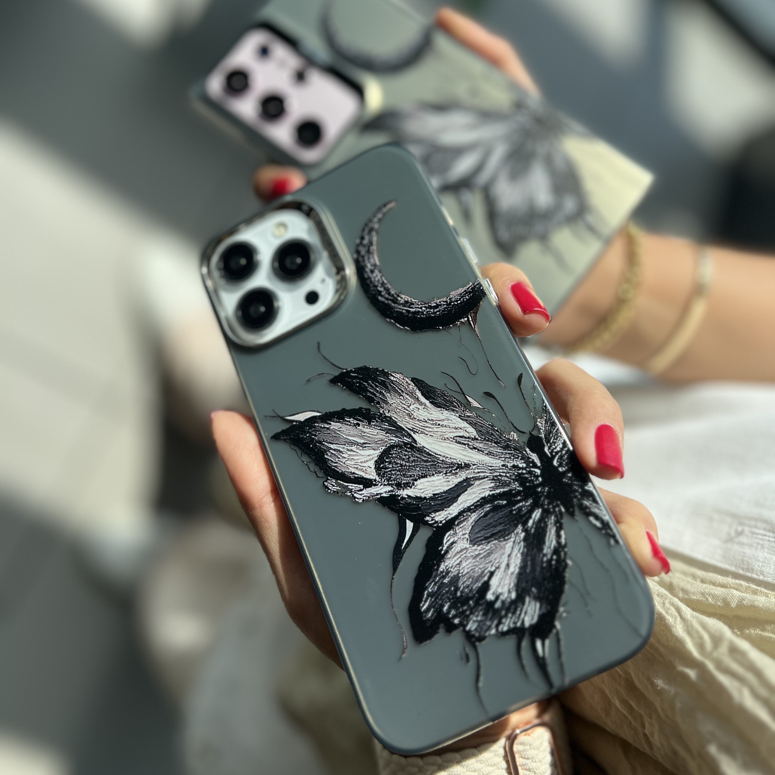 قاب آیفون ماه و پروانه