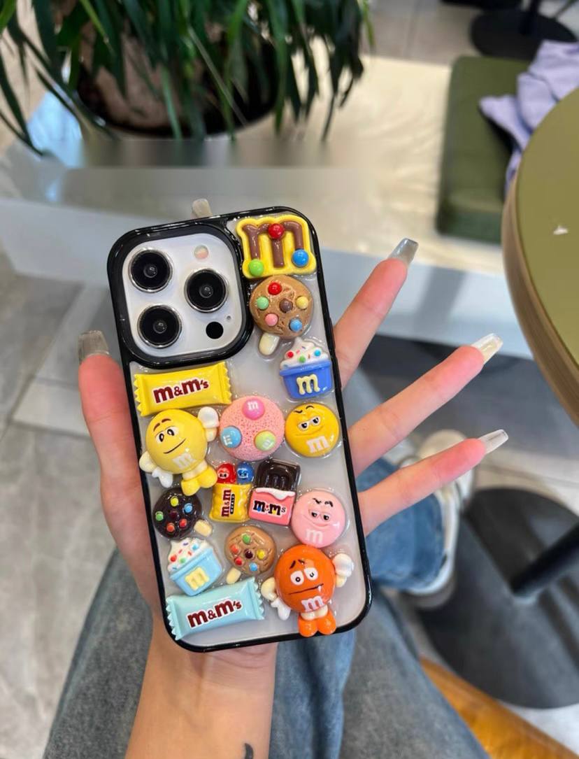 قاب گوشی آیفون M&M برجسته