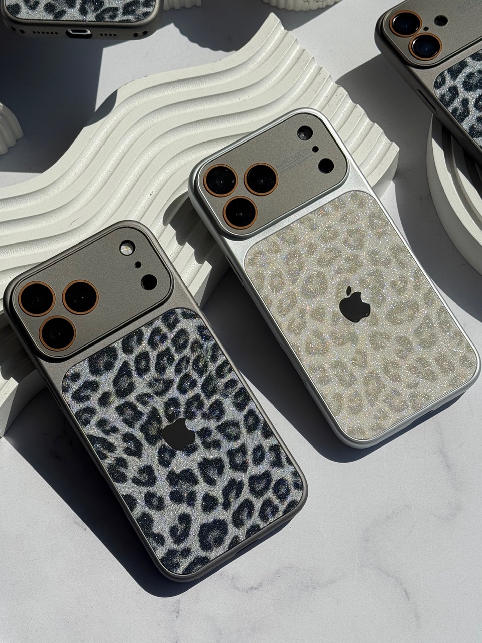 قاب گوشی آیفون  Shiny Leopard AutoFocus