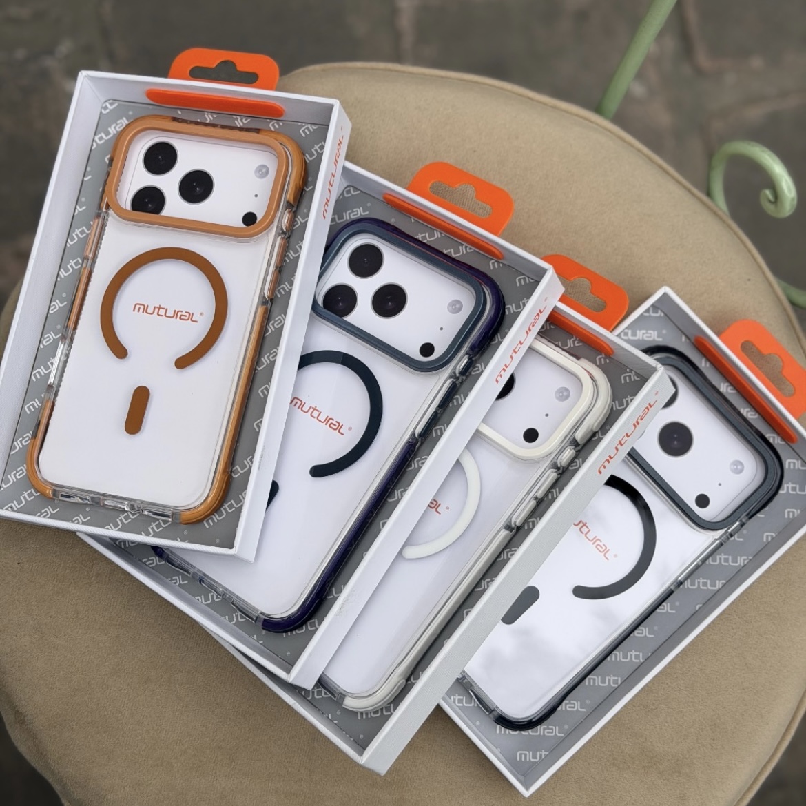 کاور گوشی آیفون bright magsafe