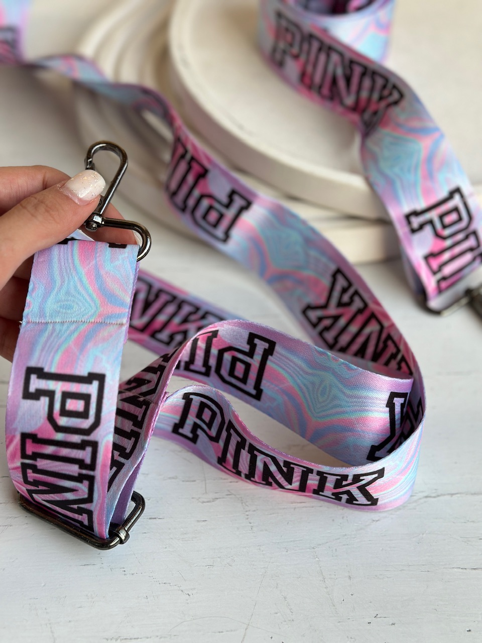 بند آویز گوشی PINK