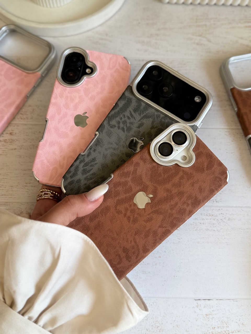 کاور گوشی آیفون Leopard Luxe