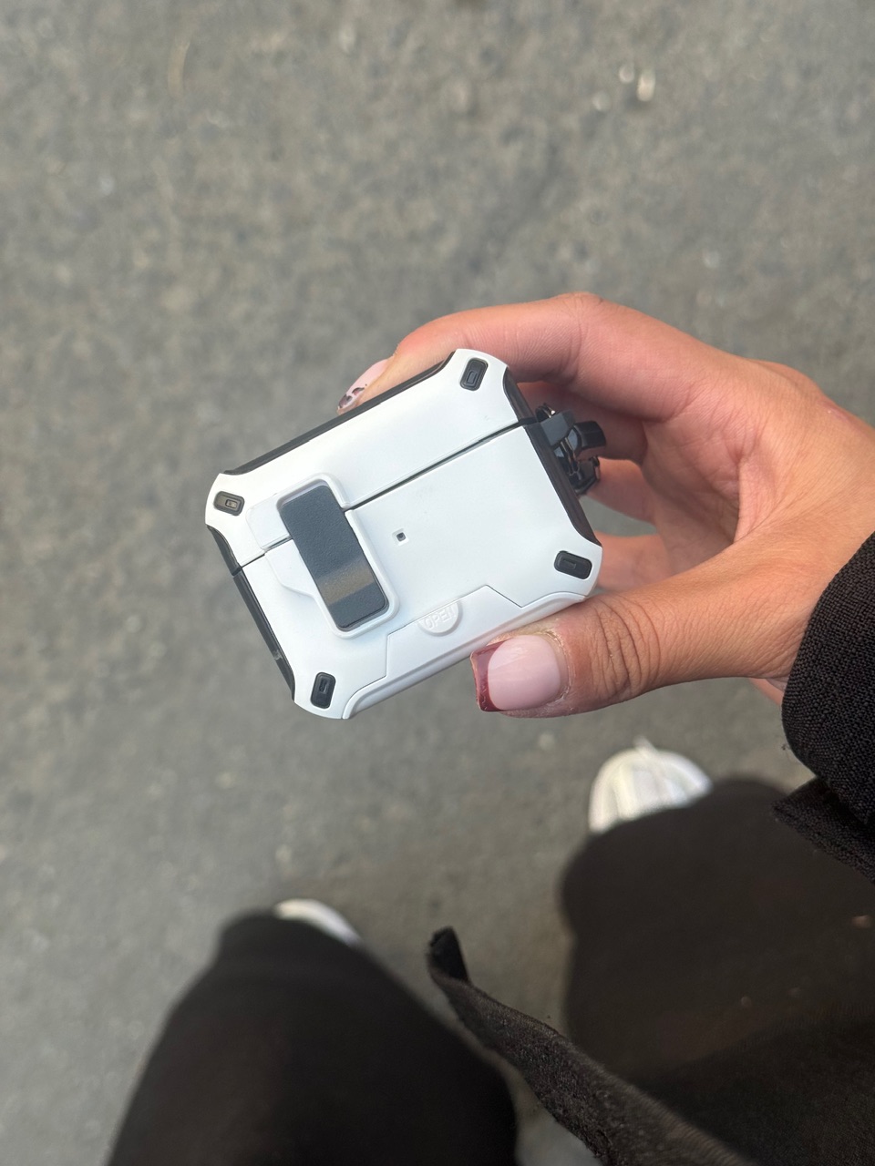 ایرپاد Locker Stand مگنت دار کربنی