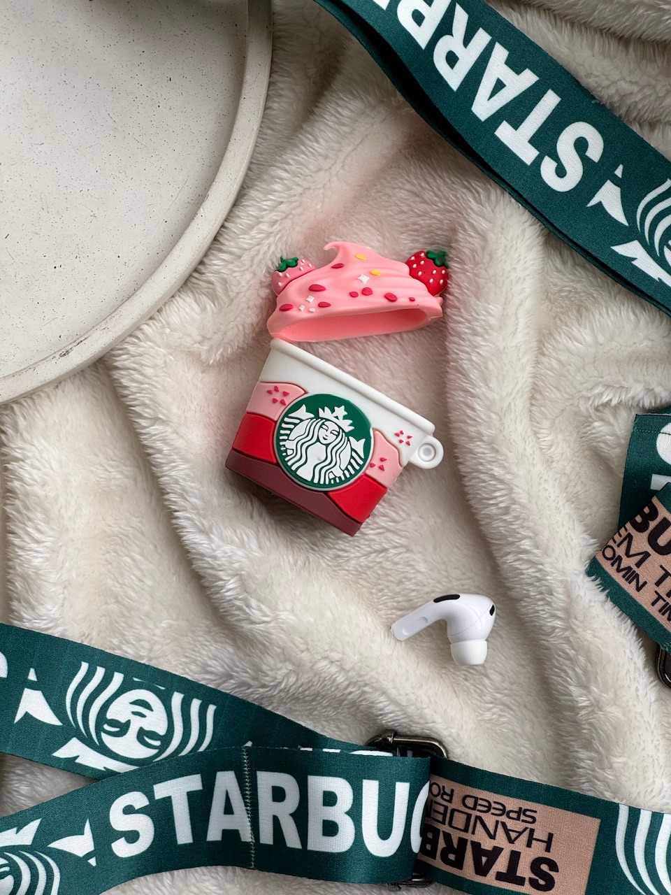 کاور ایرپاد strawberry starbucks drink
